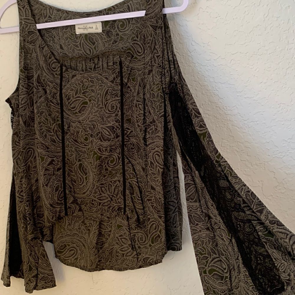 Abercrombie & Fitch Bell bottom sleeves, off - the - shoulder blouse. Size S.